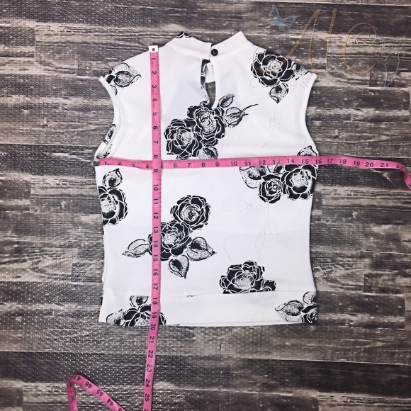 A2 Route 3 White and Black Floral Foil Choker Top - Picture 4 of 8